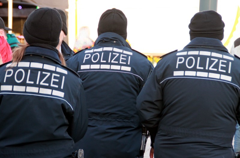 Kontrollen-auf-dem-Weihnachtsmarkt-und-im-PNV