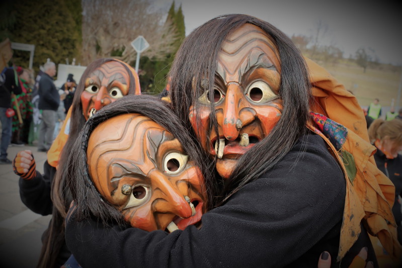 Hau-Hu-Schellau-Neuhausen-und-Schellbronn-stehen-Kopf