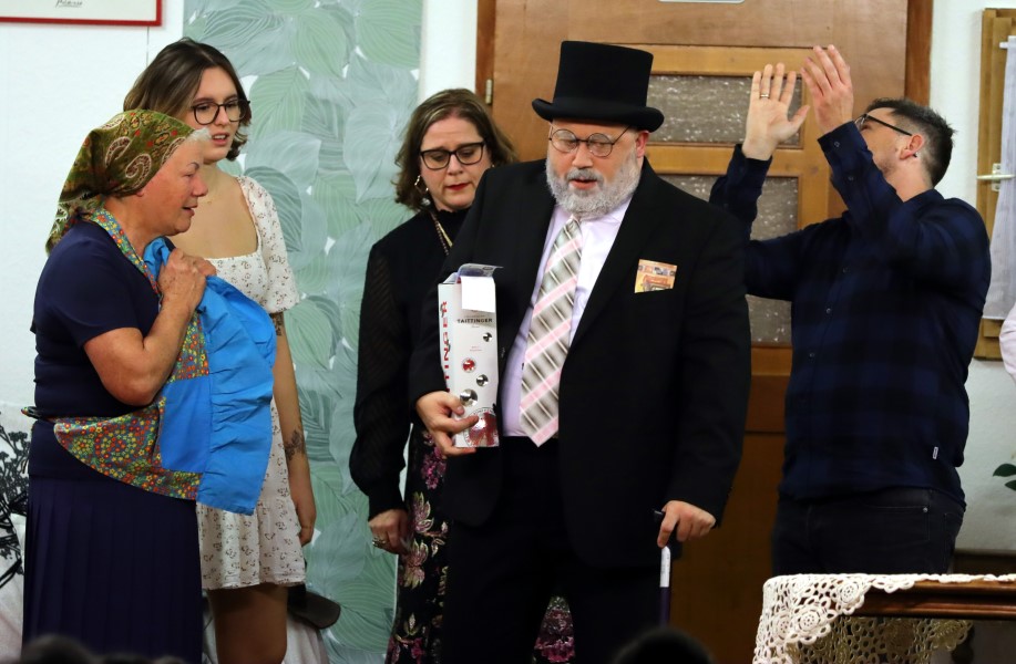 Im-Hasenh-usle-wackelt-die-Kaiserkrone