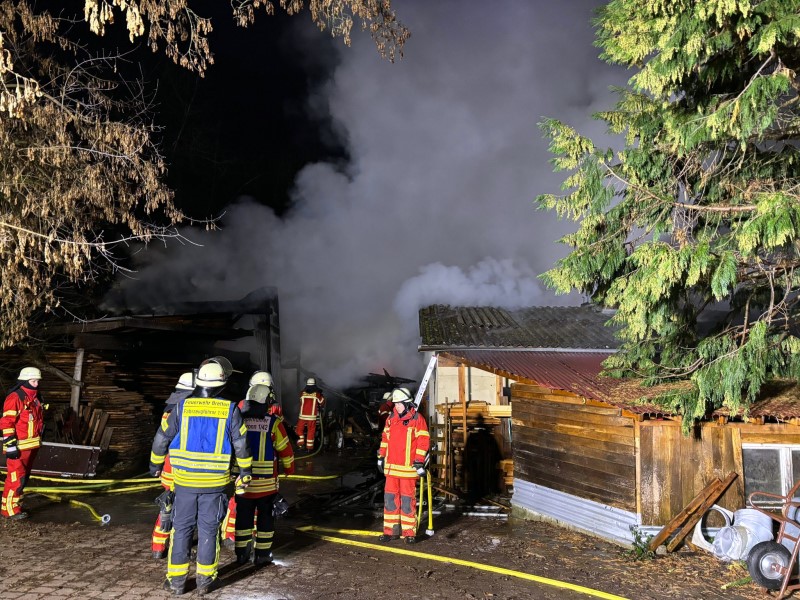 Gro-brand-in-Knittlingen-DRK-Bereitschaften-Tiefenbronn-und-Neuhausen-zeigen-hohe-Einsatzf-higkeit