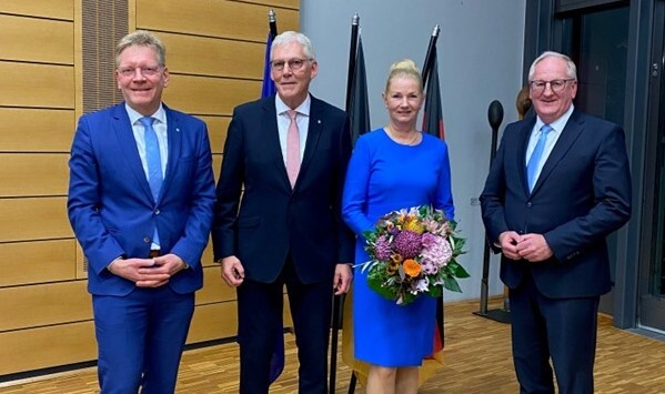 Landrat-Helmut-Riegger-f-r-dritte-Amtszeit-wiedergew-hlt