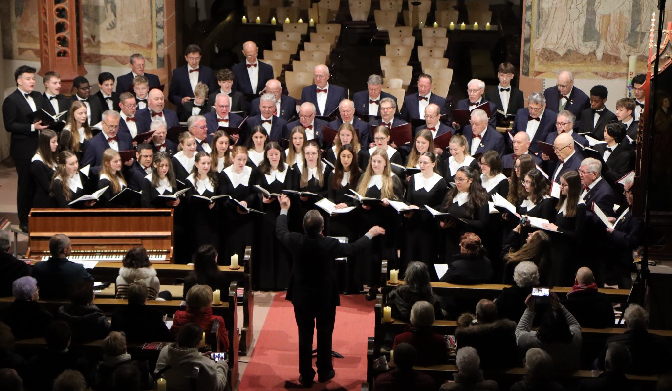 Ein-Adventskonzert-von-besonderem-Glanz