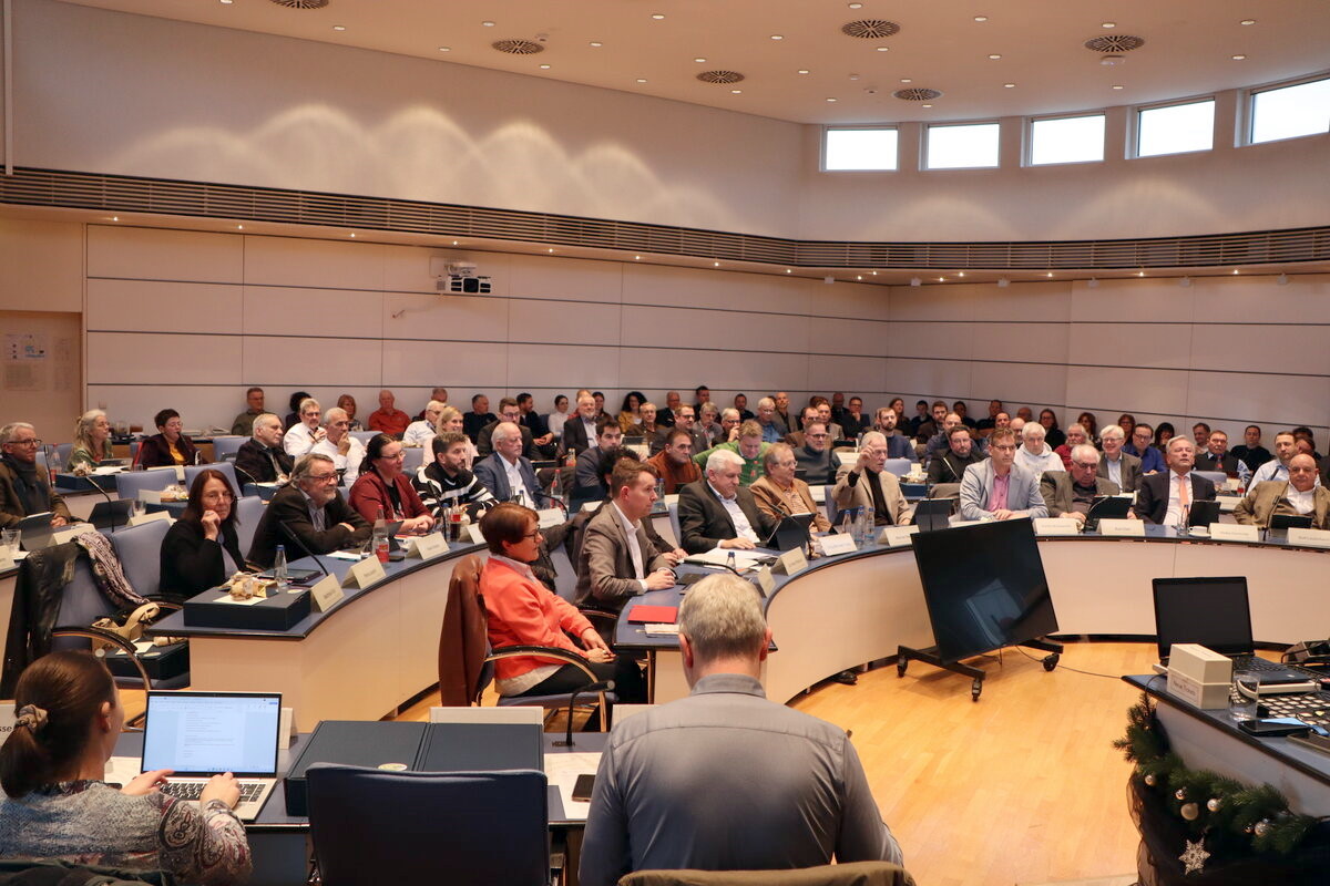 Enzkreis-Haushalt-wird-mit-nur-einer-Ja-Stimme-beschlossen