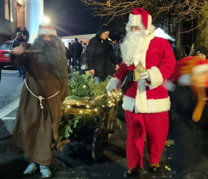 Nikolausmarkt-in-Wimsheim-begeistert-mit-stimmungsvollem-Programm