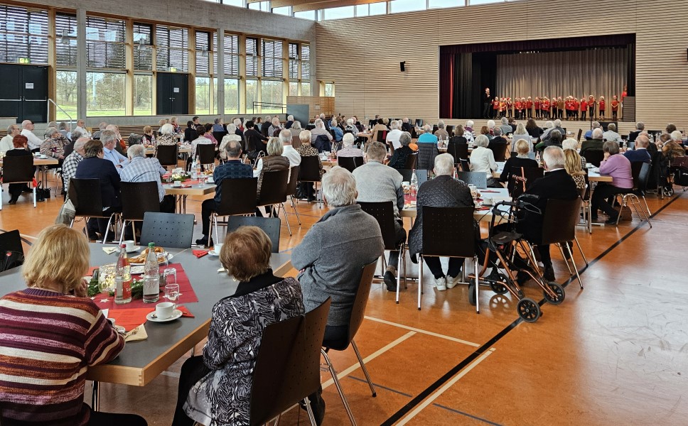 Vorweihnachtliche-Atmosph-re-beim-Seniorennachmittag