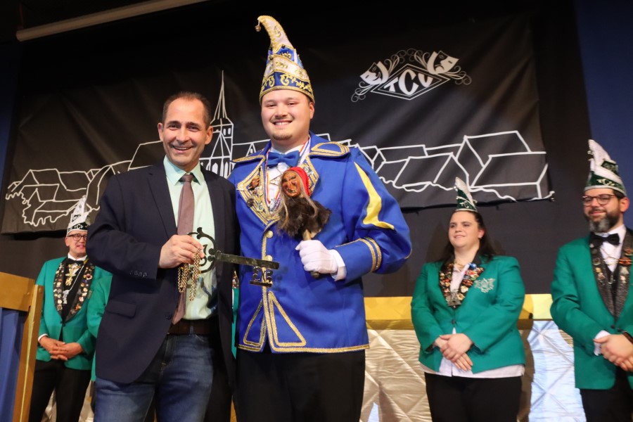 Konfetti-Klang-und-kollektiver-Frohsinn