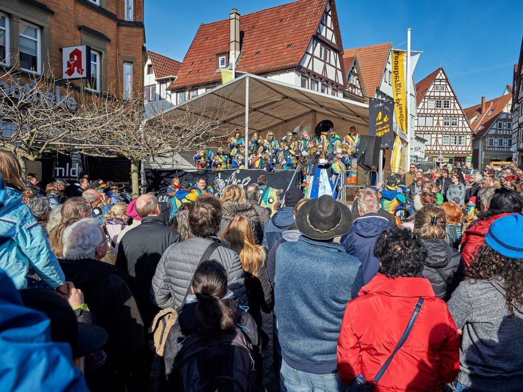 Verkaufsoffener-Sonntag-zum-Pferdemarkt