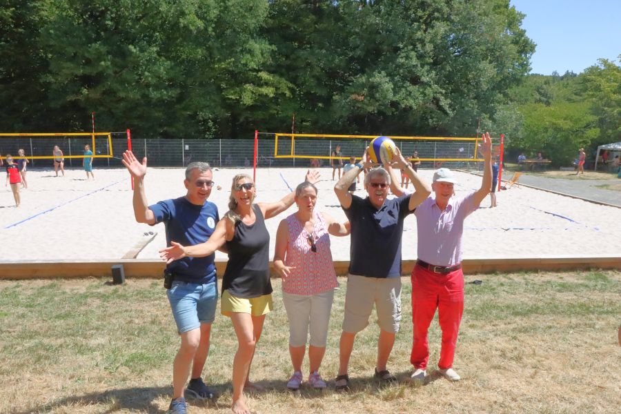 Zwei-neue-Beachvolleyballfelder-eingeweiht